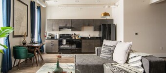 Thompson 202 · Beautiful  Luxury Loft -  Heart of Depot Town