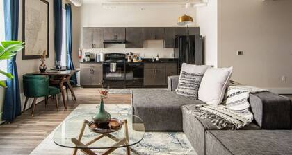 Thompson 202 · Beautiful Luxury Loft - Heart of Depot Town