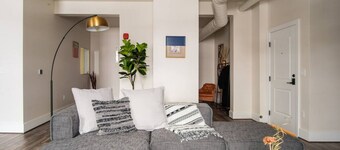 Thompson 202 · Beautiful Luxury Loft - Heart of Depot Town