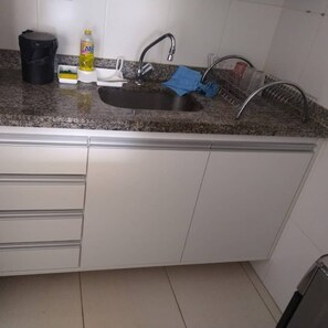Fridge, microwave, oven, stovetop - Ground floor village 1/4 Guarajuba (Camaçari)