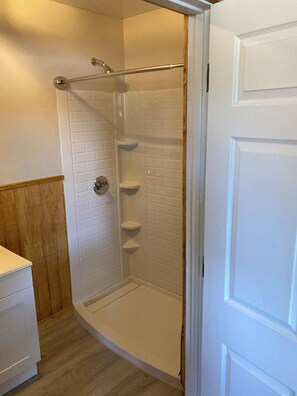 Combined shower/bathtub, towels - Water front Cabin #10 Cabin with kitchen, steps from Possum Kingdom Lake (Graham)