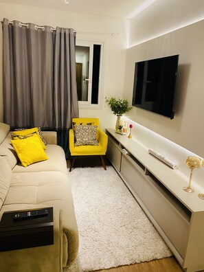 Apartamento conforto | Área de estar | TV