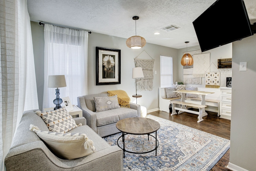The Modern Farmhouse Escape In Historic Houston Heights - Houston, TX