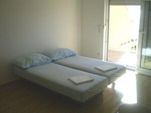 Free WiFi, bed sheets