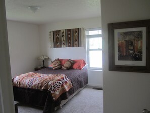 3 Schlafzimmer, Schreibtisch, Bügeleisen/Bügelbrett, Reisekinderbett