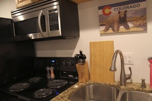 Fridge, microwave, oven, stovetop - Sunnyside Up - Hottub! - Great Location! - Low Cleaning Fees! (Denver)
