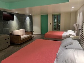 Suite familiar | Caja fuerte, tabla de planchar con plancha, cuna de viaje y wifi gratis