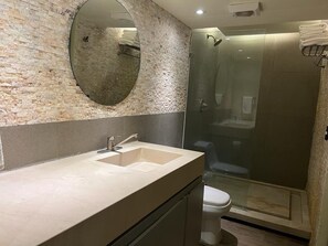 家庭套房 | 浴室 | 免费洗浴用品、毛巾