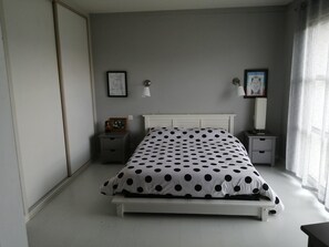 2 bedrooms, desk, iron/ironing board, free WiFi