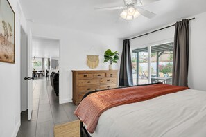 6 bedrooms, iron/ironing board, travel crib, free WiFi - Luxury Scottsdale Retreat. Private Pool & Hot Tub- Near Golf & Dining (Scottsdale)