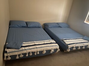 3 bedrooms, desk, free WiFi, bed sheets