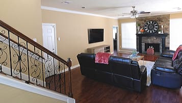 Grand House, 5 Bedrooms | Living area | Flat-screen TV
