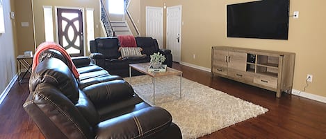 Grand House, 5 Bedrooms | Living area | Flat-screen TV