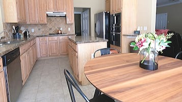 Grand House, 5 Bedrooms | Private kitchen | Fridge, microwave, oven, stovetop