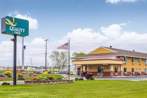 Exterior - Quality Inn in Janesville, WI (Janesville)