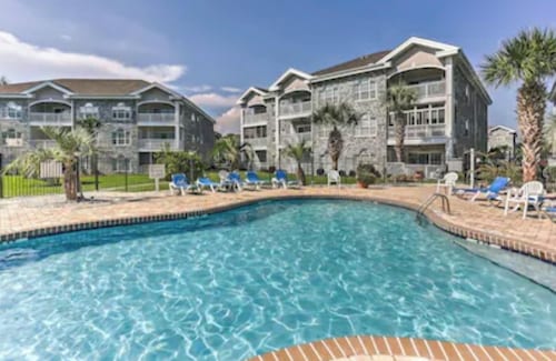 Cozy Myrtle Beach Retreat: 5 Pools access & On-Site Golf! Only 1 mile to Beach!