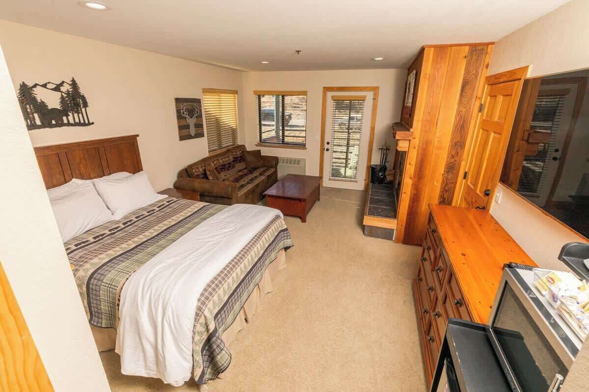 2 bedrooms, iron/ironing board, WiFi (free), bed sheets