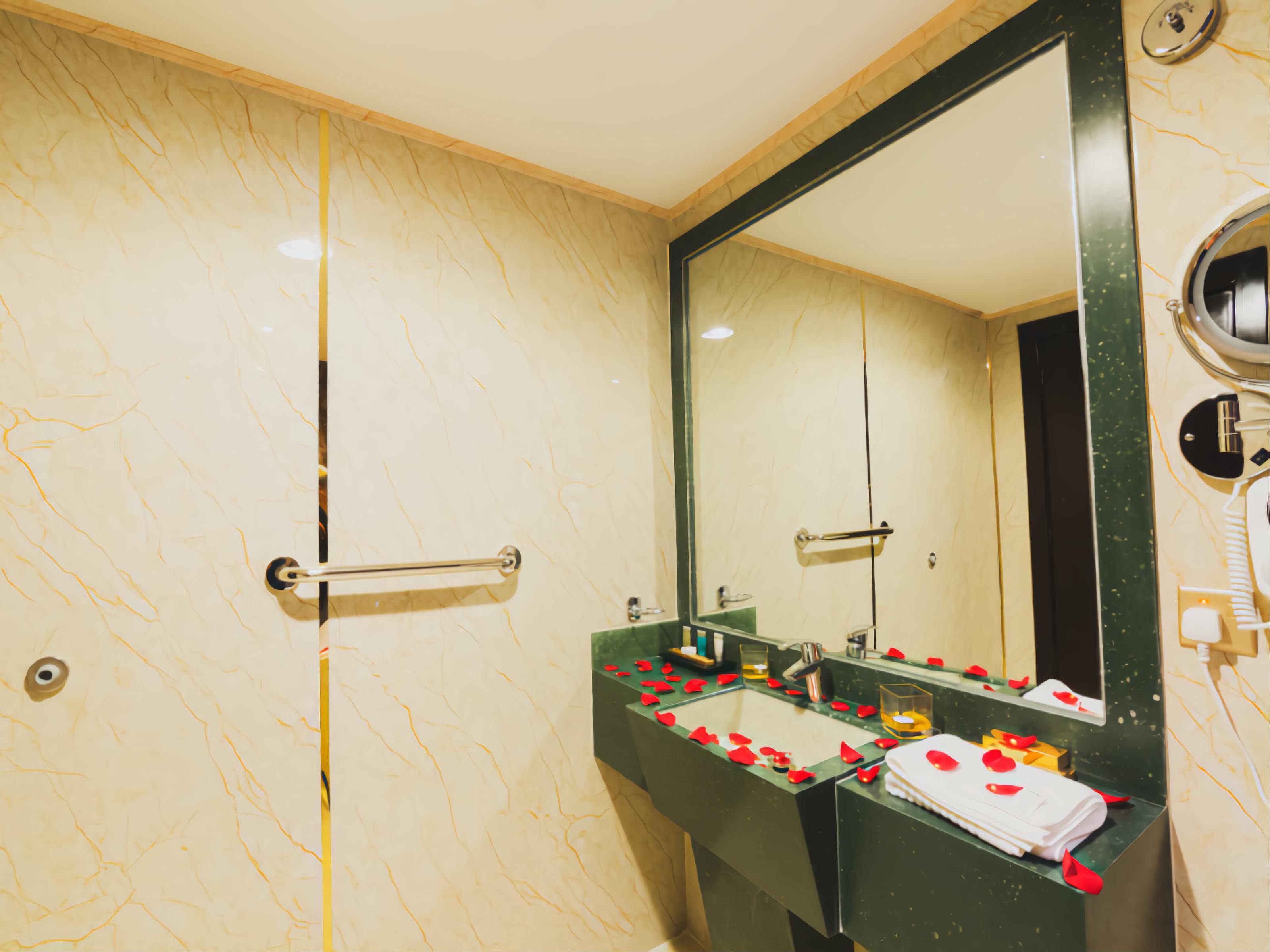 Photo - Golden Ship Hotel