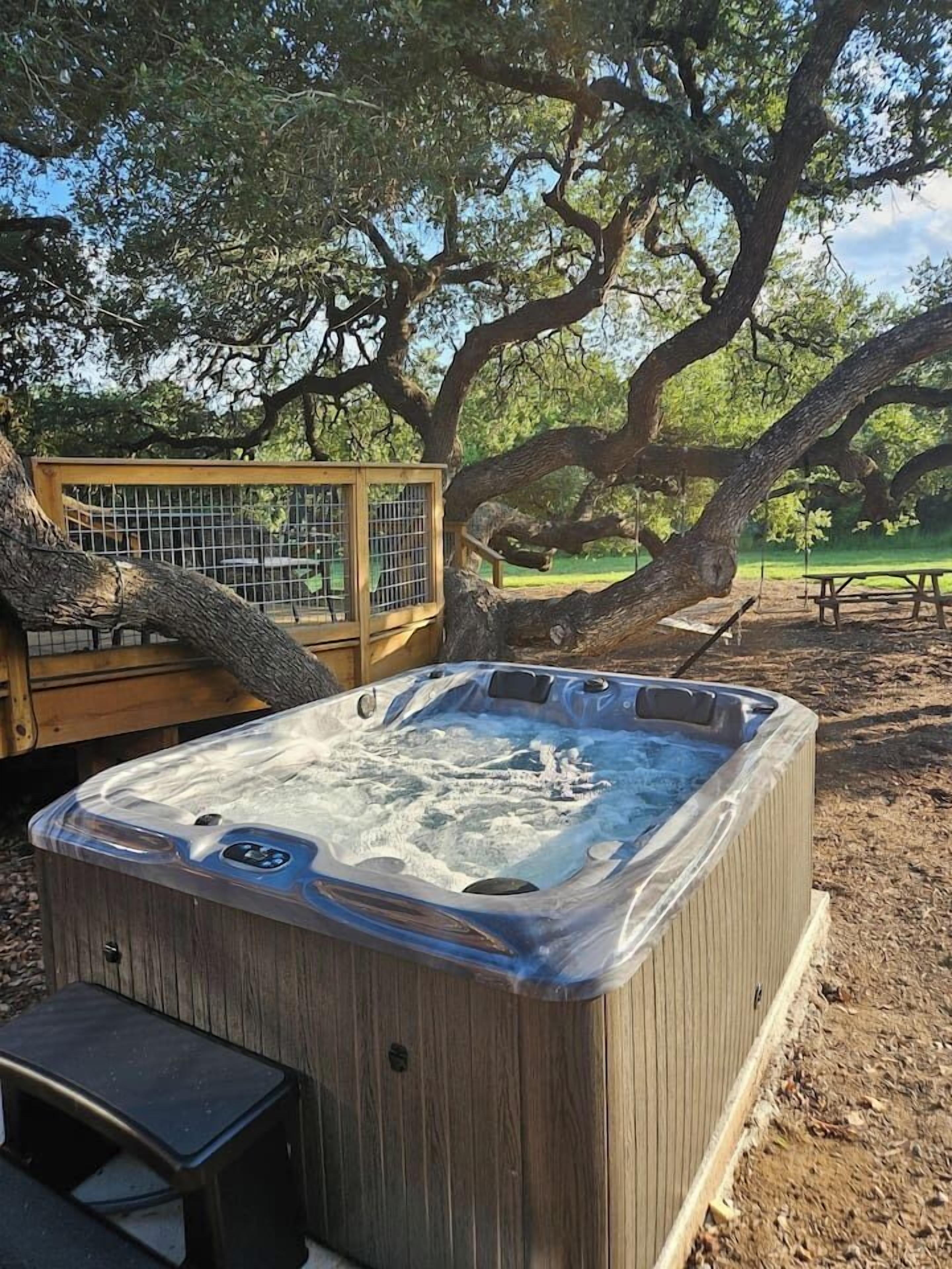 Outdoor spa tub