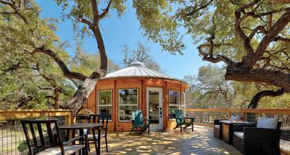 Breathtaking Treehouse Yurt! King Bed and Spa!