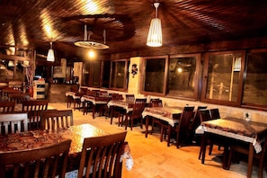 Free daily buffet breakfast - Yeni Foca Butik Otel (Foça)