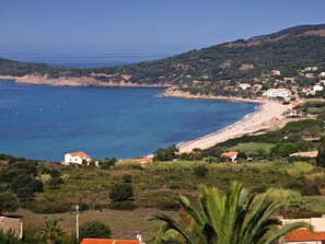 Plage à proximité, chaises longues