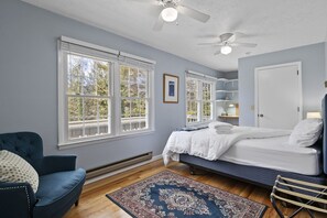 3 bedrooms, desk, iron/ironing board, free WiFi