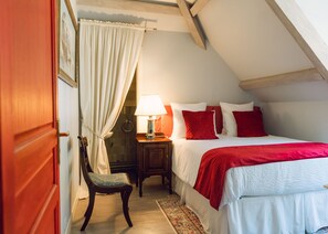 7 bedrooms, iron/ironing board, WiFi, bed sheets