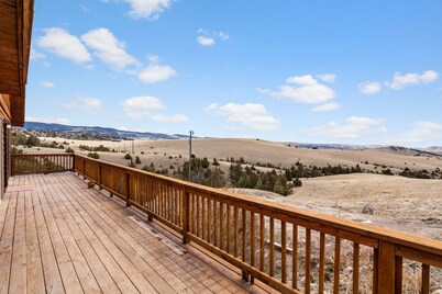 INCREDIBLE VIEWS + FAST WIFI, 10 private acres