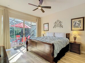 5 Schlafzimmer, Schreibtisch, Bügeleisen/Bügelbrett, Reisekinderbett