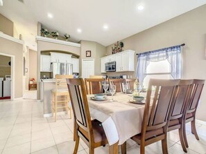 Dining - Ariel Private  Pool Home With Spa & Game Room-18 Mins to Disney (Clermont)