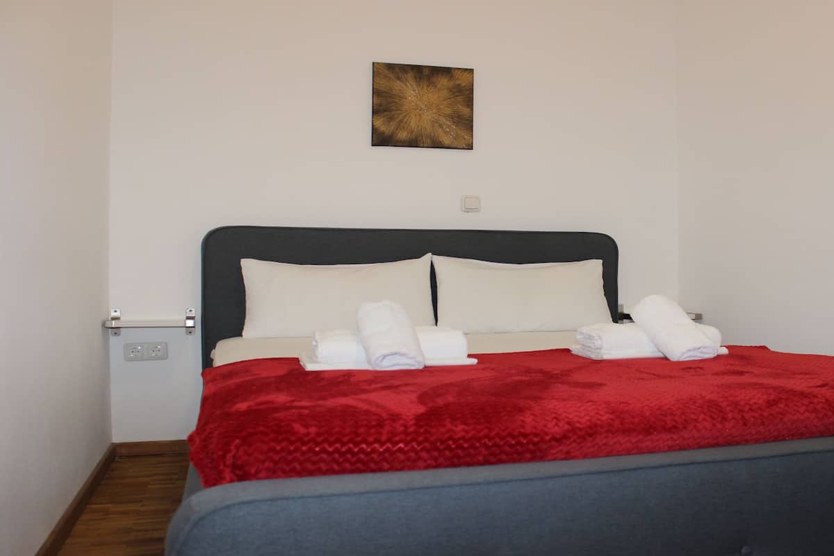 Loft Deluxe, 1 cama Queen size y sofá cama, lanai, vista al jardín | 1 habitación y caja de seguridad en la habitación