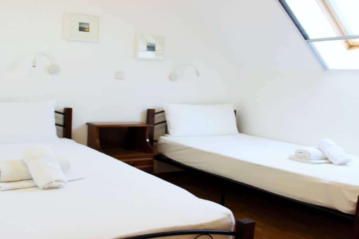 1 habitación y caja de seguridad en la habitación