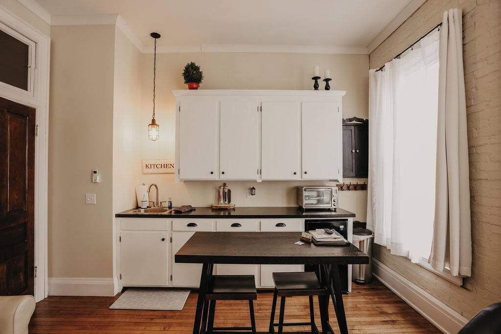 Microonde, piano cottura, macchina per tè/caffè