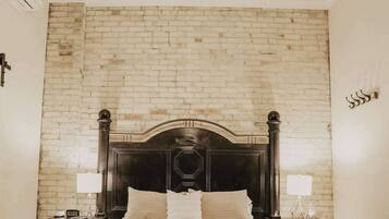 1 bedroom, iron/ironing board, internet, bed sheets