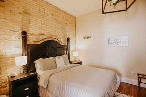 1 bedroom, iron/ironing board, Internet, bed sheets - Beautiful Downtown Loft - East Suite (Clare)