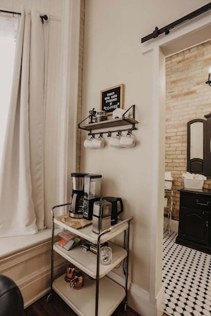 Interior. Beautiful Downtown Loft - East Suite