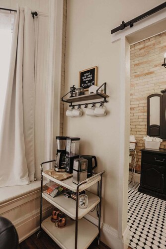 Beautiful Downtown Loft - East Suite