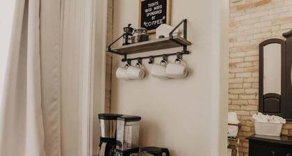 Beautiful Downtown Loft - East Suite