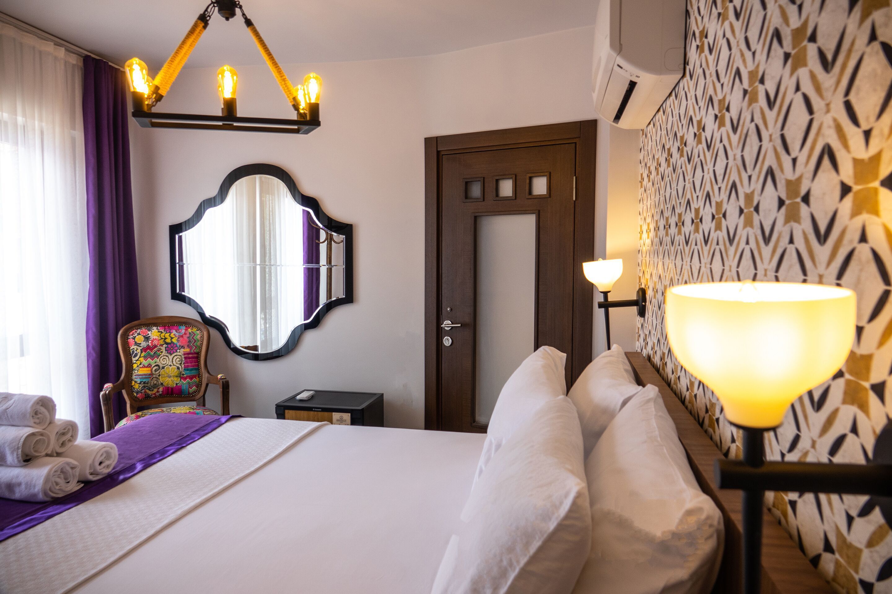 Premium bedding, Select Comfort beds, minibar, free WiFi