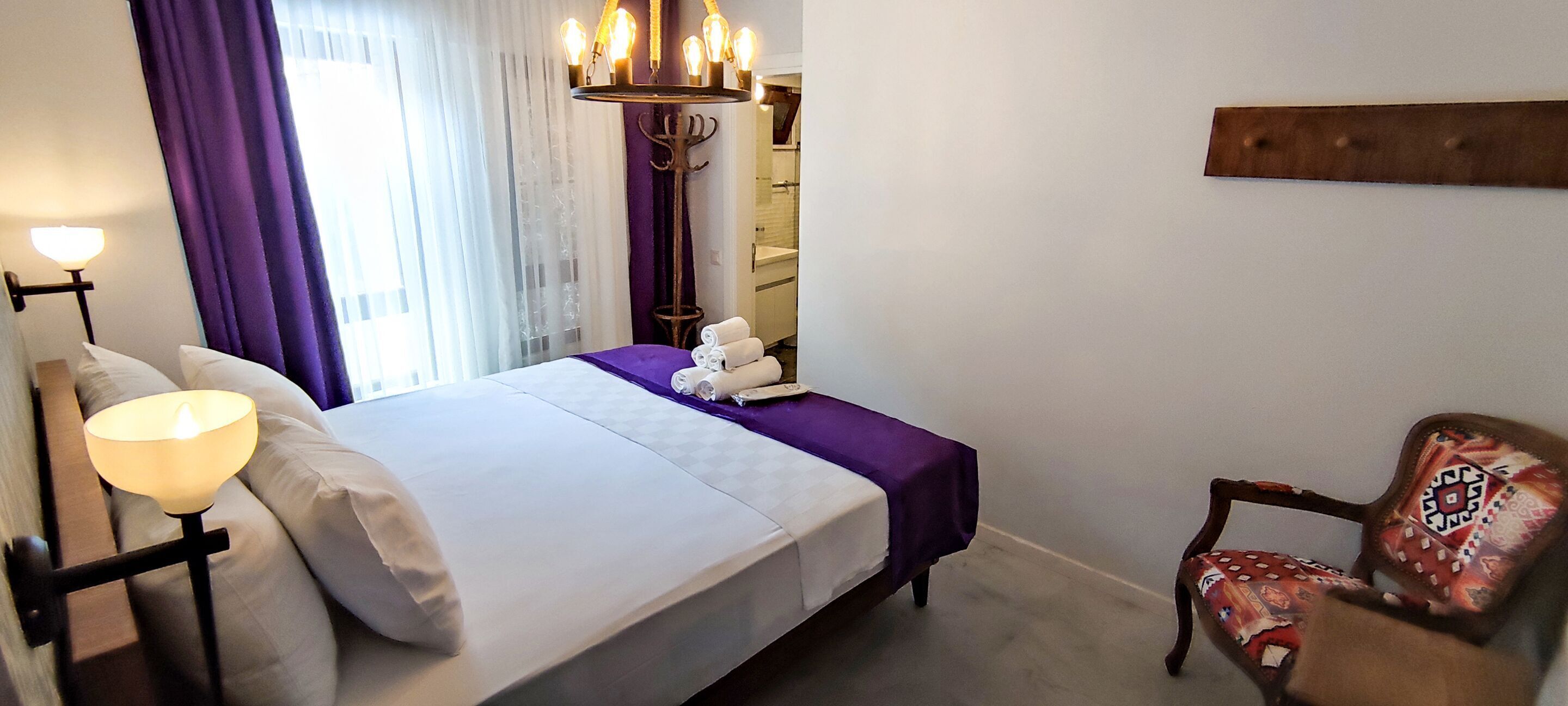 Premium bedding, Select Comfort beds, minibar, free WiFi