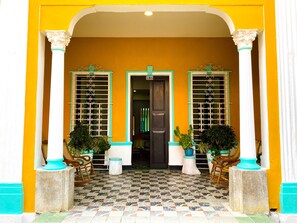 Exterior detail - Beautiful Mansion walk to Walled City steps from Bay and Marina (Cartagena de Indias)