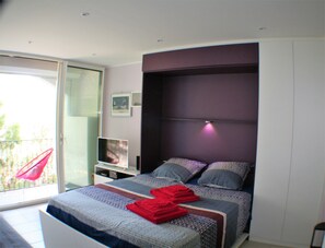 1 slaapkamer, een strijkplank/strijkijzer, reisbedje, gratis wifi