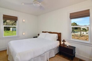 3 bedrooms, desk, iron/ironing board, travel cot - Homestead with Pool Hot Tub and Tastings Included (Healdsburg)