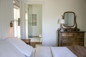 3 camere, una scrivania, ferro/asse da stiro, culla da viaggio