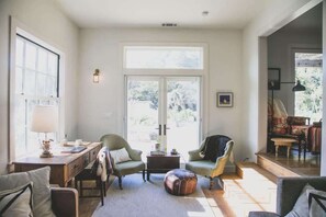Smart TV, fireplace, offices