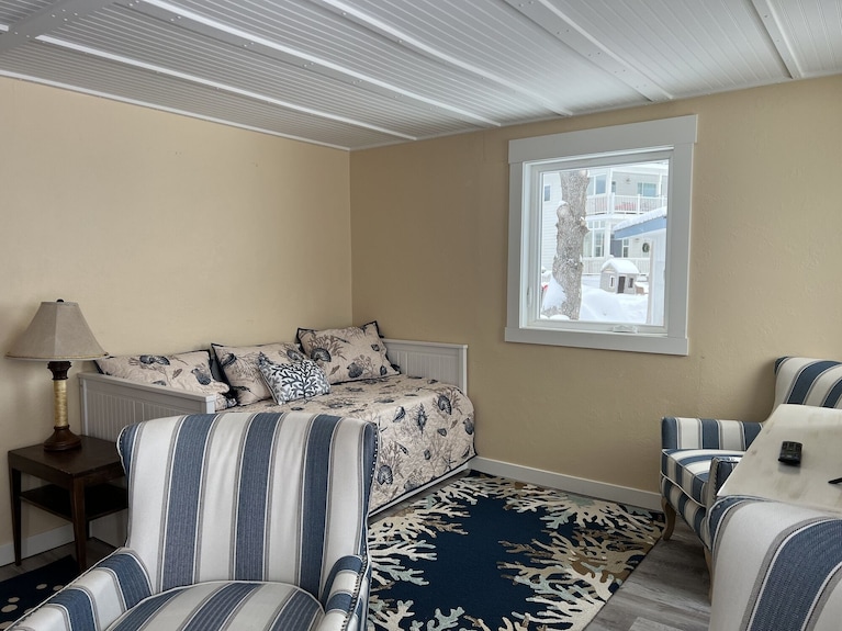 Ocean And Mountain View Beach House With Hot Tub And Fire Pit - Alaska