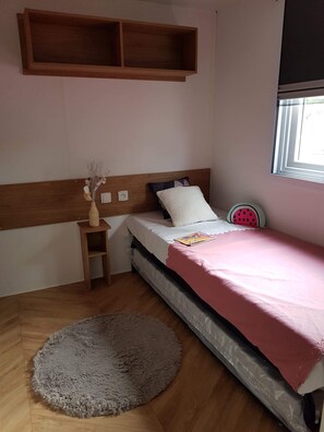 4 bedrooms, iron/ironing board