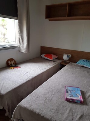 4 bedrooms, iron/ironing board