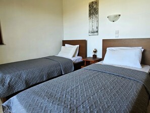 3 bedrooms, iron/ironing board, free WiFi